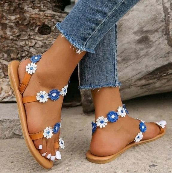 Women's Plus Size Flower Decoration Flat Sandals - Picture 3 of 6